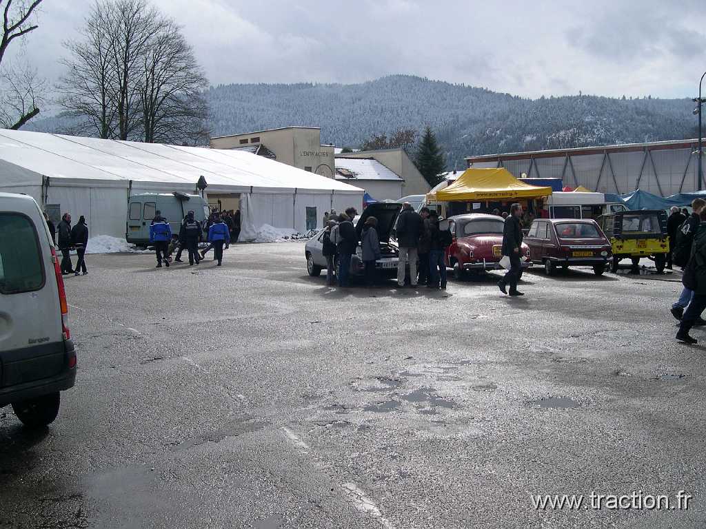 2008_03_23 Vagney 30.jpg - 22/03/2008 - 88120 VAGNEY 22ème Bourse d'échanges Voitures et Motos anciennes, vue générale